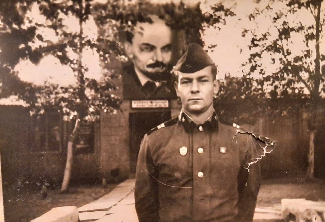 Старая фотография проводов в армию