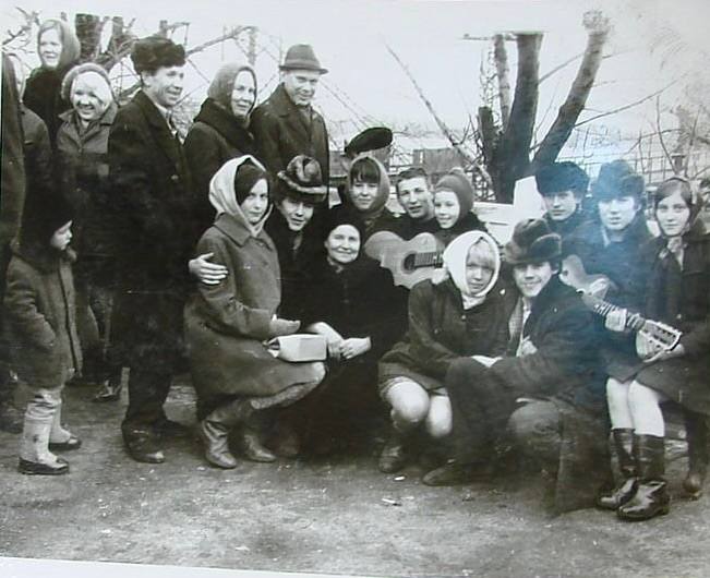 Старая фотография проводов в армию